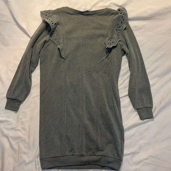 Adorable express sweatshirt dress with scallop detail sleeves - Picture 5 of 5
